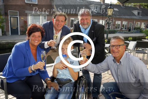 Abcoude 19 september 2014
Robert Leroy wordt ambassadeur voor dolphins for Davey. Bert Simhoffer is oprichter van de stichting.