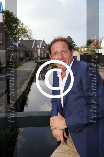 Abcoude 19 september 2014
Robert Leroy wordt ambassadeur voor dolphins for Davey. Bert Simhoffer is oprichter van de stichting.