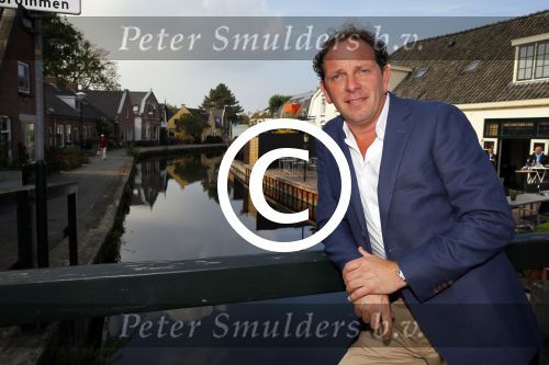 Abcoude 19 september 2014
Robert Leroy wordt ambassadeur voor dolphins for Davey. Bert Simhoffer is oprichter van de stichting.