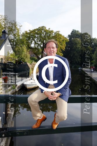 Abcoude 19 september 2014
Robert Leroy wordt ambassadeur voor dolphins for Davey. Bert Simhoffer is oprichter van de stichting.