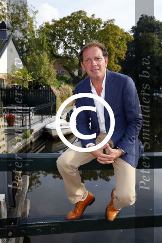 Abcoude 19 september 2014
Robert Leroy wordt ambassadeur voor dolphins for Davey. Bert Simhoffer is oprichter van de stichting.