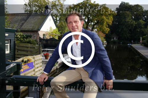 Abcoude 19 september 2014
Robert Leroy wordt ambassadeur voor dolphins for Davey. Bert Simhoffer is oprichter van de stichting.
