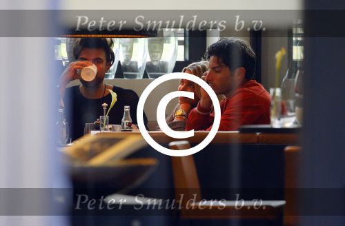 Hamburg 3 oktober 2014
Sylvie Meis verlaat haar appartement met haar nieuwe vriend Samuel Deutsch om te gaan lunchen in een restaurant.