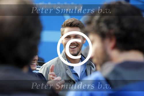 Amsterdam 30 september 2014
Kelly Kruger, Darin Brooks, Kim Matula, Scott Clifton, Ashleigh Brewer en Ferry Doedens uit de Amerikaanse soapserie The Bold and the Beautiful tijdens opnames op de dam in Amsterdam.
