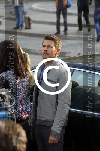 Amsterdam 30 september 2014
Kelly Kruger, Darin Brooks, Kim Matula, Scott Clifton, Ashleigh Brewer en Ferry Doedens uit de Amerikaanse soapserie The Bold and the Beautiful tijdens opnames op de dam in Amsterdam.