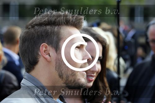 Amsterdam 30 september 2014
Kelly Kruger, Darin Brooks, Kim Matula, Scott Clifton, Ashleigh Brewer en Ferry Doedens uit de Amerikaanse soapserie The Bold and the Beautiful tijdens opnames op de dam in Amsterdam.