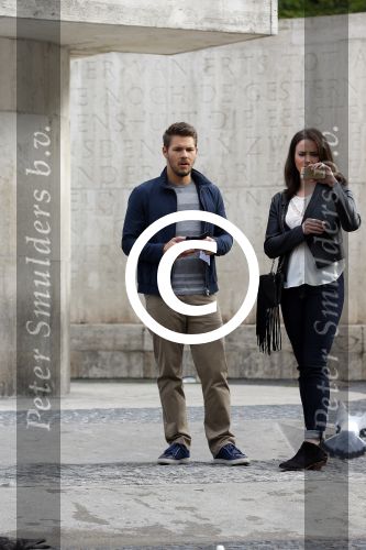 Amsterdam 30 september 2014
Kelly Kruger, Darin Brooks, Kim Matula, Scott Clifton, Ashleigh Brewer en Ferry Doedens uit de Amerikaanse soapserie The Bold and the Beautiful tijdens opnames op de dam in Amsterdam.