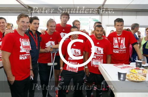 Amsterdam 12 oktober 2014
Rene Froger loopt met zoon Danny beste vriend Frank Schmitt de ajax loop ter voorbereiding op de New York marathon. Siem de Jong op Krukken Ronald de Boer Edwin v d Sar Nordin Wooter Tarik Oulida Wim Jonk