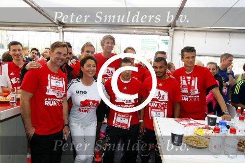 Amsterdam 12 oktober 2014
Rene Froger loopt met zoon Danny beste vriend Frank Schmitt de ajax loop ter voorbereiding op de New York marathon. Siem de Jong op Krukken Ronald de Boer Edwin v d Sar Nordin Wooter Tarik Oulida Wim Jonk