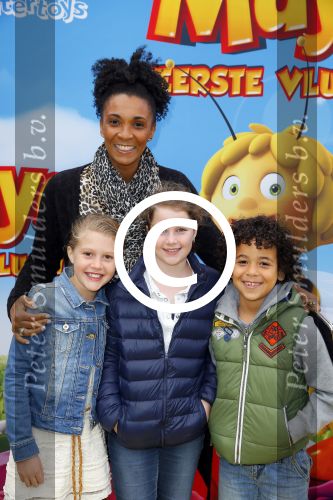 Amsterdam 5 oktober 2014
Premiere Maya de Bij in pathe arena. Sophia Wezer met zoon