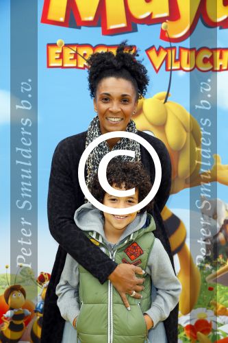 Amsterdam 5 oktober 2014
Premiere Maya de Bij in pathe arena. Sophia Wezer met zoon