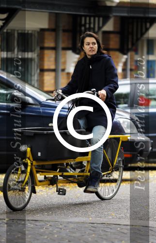 Amsterdam 7 oktober 2014
Susan Visser op de fiets in amsterdam zuid