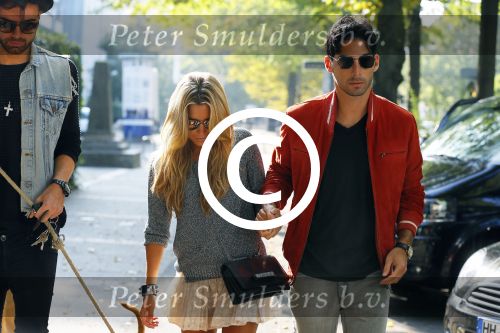 Hamburg 3 oktober 2014
Sylvie Meis verlaat haar appartement met haar nieuwe vriend Samuel Deutsch om te gaan lunchen in een restaurant.