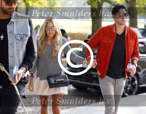 Hamburg 3 oktober 2014
Sylvie Meis verlaat haar appartement met haar nieuwe vriend Samuel Deutsch om te gaan lunchen in een restaurant.