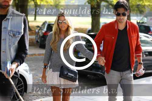 Hamburg 3 oktober 2014
Sylvie Meis verlaat haar appartement met haar nieuwe vriend Samuel Deutsch om te gaan lunchen in een restaurant.
