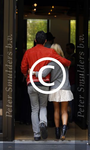 Hamburg 3 oktober 2014
Sylvie Meis verlaat haar appartement met haar nieuwe vriend Samuel Deutsch om te gaan lunchen in een restaurant.