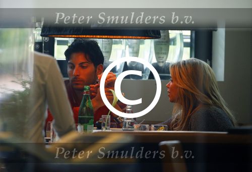 Hamburg 3 oktober 2014
Sylvie Meis verlaat haar appartement met haar nieuwe vriend Samuel Deutsch om te gaan lunchen in een restaurant.