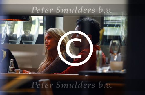 Hamburg 3 oktober 2014
Sylvie Meis verlaat haar appartement met haar nieuwe vriend Samuel Deutsch om te gaan lunchen in een restaurant.
