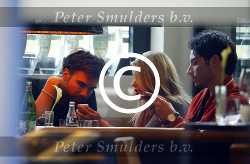Hamburg 3 oktober 2014
Sylvie Meis verlaat haar appartement met haar nieuwe vriend Samuel Deutsch om te gaan lunchen in een restaurant.
