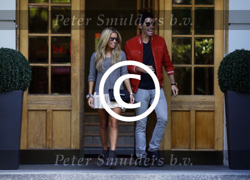 Hamburg 3 oktober 2014
Sylvie Meis verlaat haar appartement met haar nieuwe vriend Samuel Deutsch om te gaan lunchen in een restaurant.