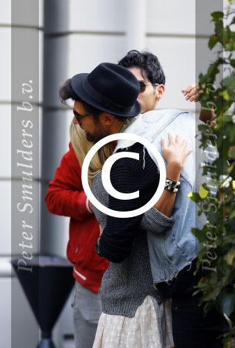 Hamburg 3 oktober 2014
Sylvie Meis verlaat haar appartement met haar nieuwe vriend Samuel Deutsch om te gaan lunchen in een restaurant.