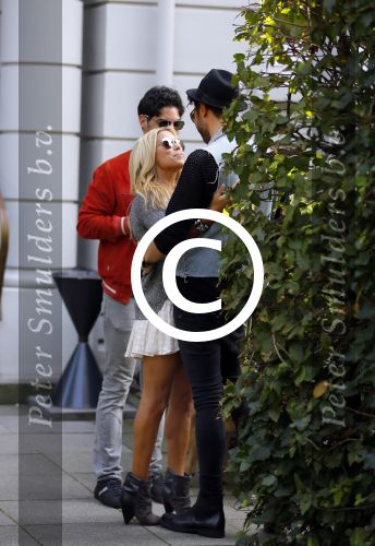 Hamburg 3 oktober 2014
Sylvie Meis verlaat haar appartement met haar nieuwe vriend Samuel Deutsch om te gaan lunchen in een restaurant.