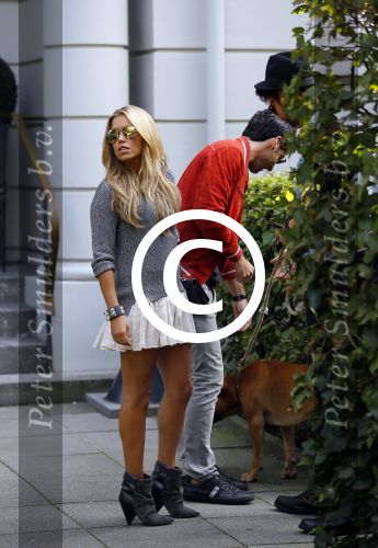 Hamburg 3 oktober 2014
Sylvie Meis verlaat haar appartement met haar nieuwe vriend Samuel Deutsch om te gaan lunchen in een restaurant.