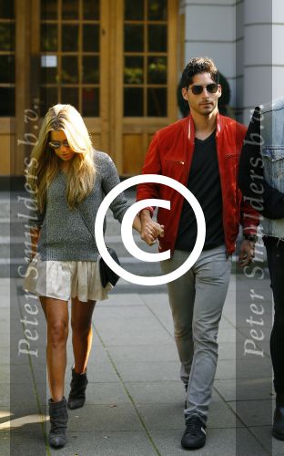 Hamburg 3 oktober 2014
Sylvie Meis verlaat haar appartement met haar nieuwe vriend Samuel Deutsch om te gaan lunchen in een restaurant.