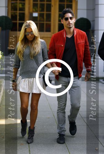 Hamburg 3 oktober 2014
Sylvie Meis verlaat haar appartement met haar nieuwe vriend Samuel Deutsch om te gaan lunchen in een restaurant.