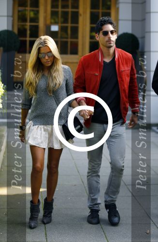 Hamburg 3 oktober 2014
Sylvie Meis verlaat haar appartement met haar nieuwe vriend Samuel Deutsch om te gaan lunchen in een restaurant.