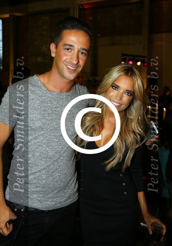 Amsterdam 9 oktober 2014
Presentatie hunkemoller met Sylvie Meis in de westergasfabriek.
Haar vriend Samuel Deutsch kwam ook even kijken. Yesser zingt voor Sylvie
