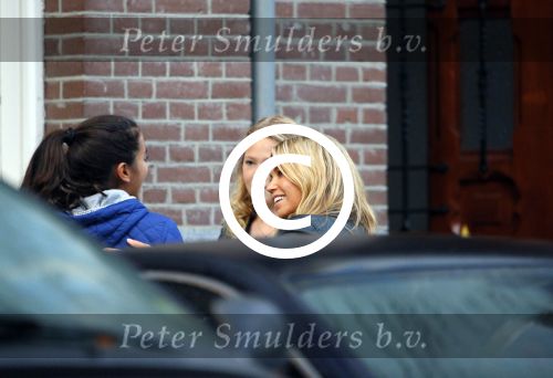 Amsterdam 10 oktober 2014
Sylvie Meis wordt bij het conservatorium hotel opgehaald met de taxi en daaran naar haar advocaat Robert Geerlings en naar schiphol gebracht.