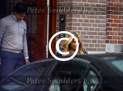 Amsterdam 10 oktober 2014
Sylvie Meis wordt bij het conservatorium hotel opgehaald met de taxi en daaran naar haar advocaat Robert Geerlings en naar schiphol gebracht.