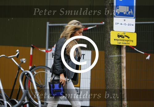 Amsterdam 10 oktober 2014
Sylvie Meis wordt bij het conservatorium hotel opgehaald met de taxi en daaran naar haar advocaat Robert Geerlings en naar schiphol gebracht.