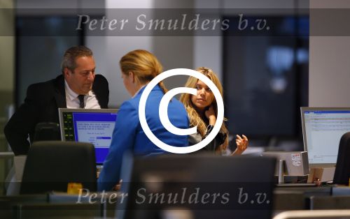 Amsterdam 10 oktober 2014
Sylvie Meis wordt bij het conservatorium hotel opgehaald met de taxi en daaran naar haar advocaat Robert Geerlings en naar schiphol gebracht.
