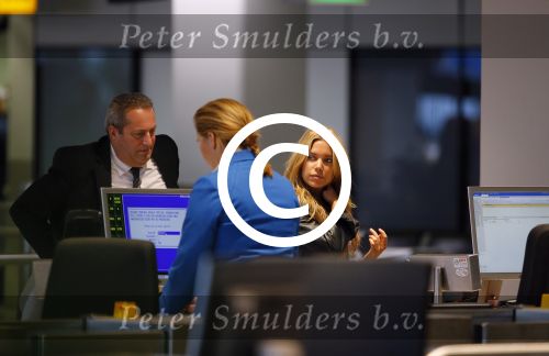 Amsterdam 10 oktober 2014
Sylvie Meis wordt bij het conservatorium hotel opgehaald met de taxi en daaran naar haar advocaat Robert Geerlings en naar schiphol gebracht.