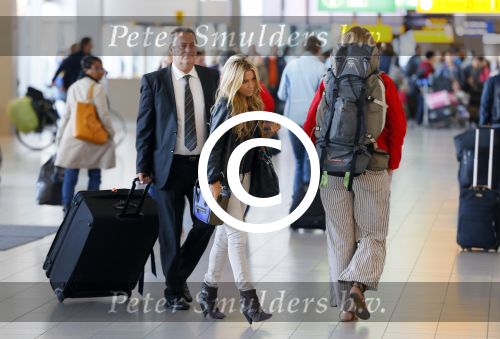 Amsterdam 10 oktober 2014
Sylvie Meis wordt bij het conservatorium hotel opgehaald met de taxi en daaran naar haar advocaat Robert Geerlings en naar schiphol gebracht.