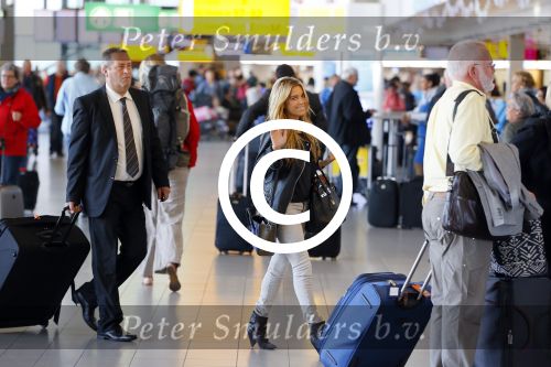 Amsterdam 10 oktober 2014
Sylvie Meis wordt bij het conservatorium hotel opgehaald met de taxi en daaran naar haar advocaat Robert Geerlings en naar schiphol gebracht.