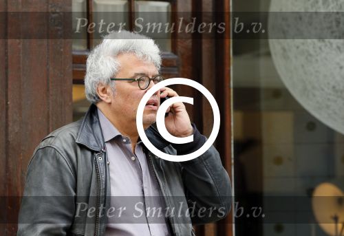 Amsterdam 9 oktober 2014
Theodor Holman bellend op straat