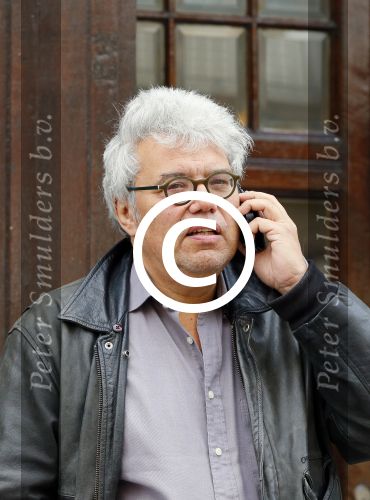 Amsterdam 9 oktober 2014
Theodor Holman bellend op straat