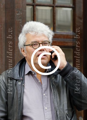Amsterdam 9 oktober 2014
Theodor Holman bellend op straat
