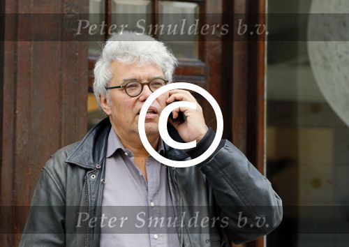 Amsterdam 9 oktober 2014
Theodor Holman bellend op straat