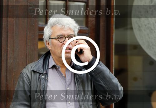 Amsterdam 9 oktober 2014
Theodor Holman bellend op straat