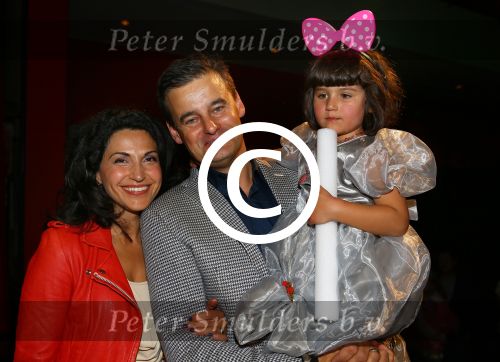 Bussum, 27 September 2014
Premiere Sneeuwwitje in \'t Spant in Bussum
Wilfred Genee met zijn vrouw Lili Pirayesh en hun dochter
Foto Peter Smulders BV