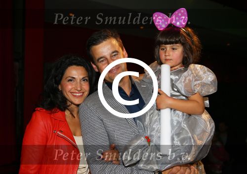 Bussum, 27 September 2014
Premiere Sneeuwwitje in \'t Spant in Bussum
Wilfred Genee met zijn vrouw Lili Pirayesh en hun dochter
Foto Peter Smulders BV