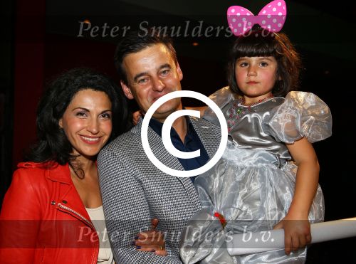 Bussum, 27 September 2014
Premiere Sneeuwwitje in \'t Spant in Bussum
Wilfred Genee met zijn vrouw Lili Pirayesh en hun dochter
Foto Peter Smulders BV