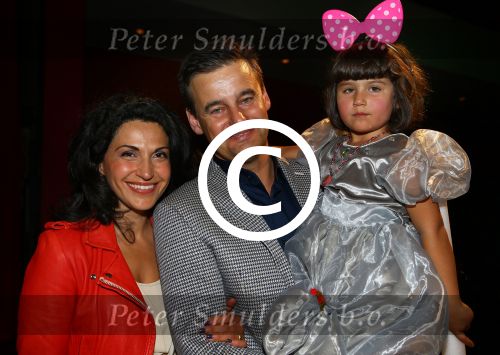 Bussum, 27 September 2014
Premiere Sneeuwwitje in \'t Spant in Bussum
Wilfred Genee met zijn vrouw Lili Pirayesh en hun dochter
Foto Peter Smulders BV