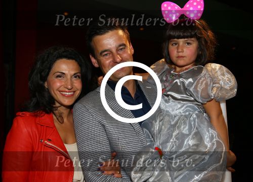 Bussum, 27 September 2014
Premiere Sneeuwwitje in \'t Spant in Bussum
Wilfred Genee met zijn vrouw Lili Pirayesh en hun dochter
Foto Peter Smulders BV