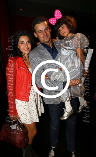 Bussum, 27 September 2014
Premiere Sneeuwwitje in \'t Spant in Bussum
Wilfred Genee met zijn vrouw Lili Pirayesh en hun dochter
Foto Peter Smulders BV