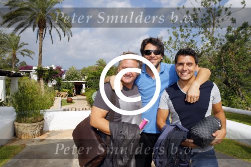 ibiza 26 september 2014
Opnames beste zanger van nederland bij hotel atzaro op ibiza. Rene Froger Jan Smit Xander de Buisonje Edsilia Rombley Andre Hazes jr vliegen daarna met prive vliegtuig naar Nederland